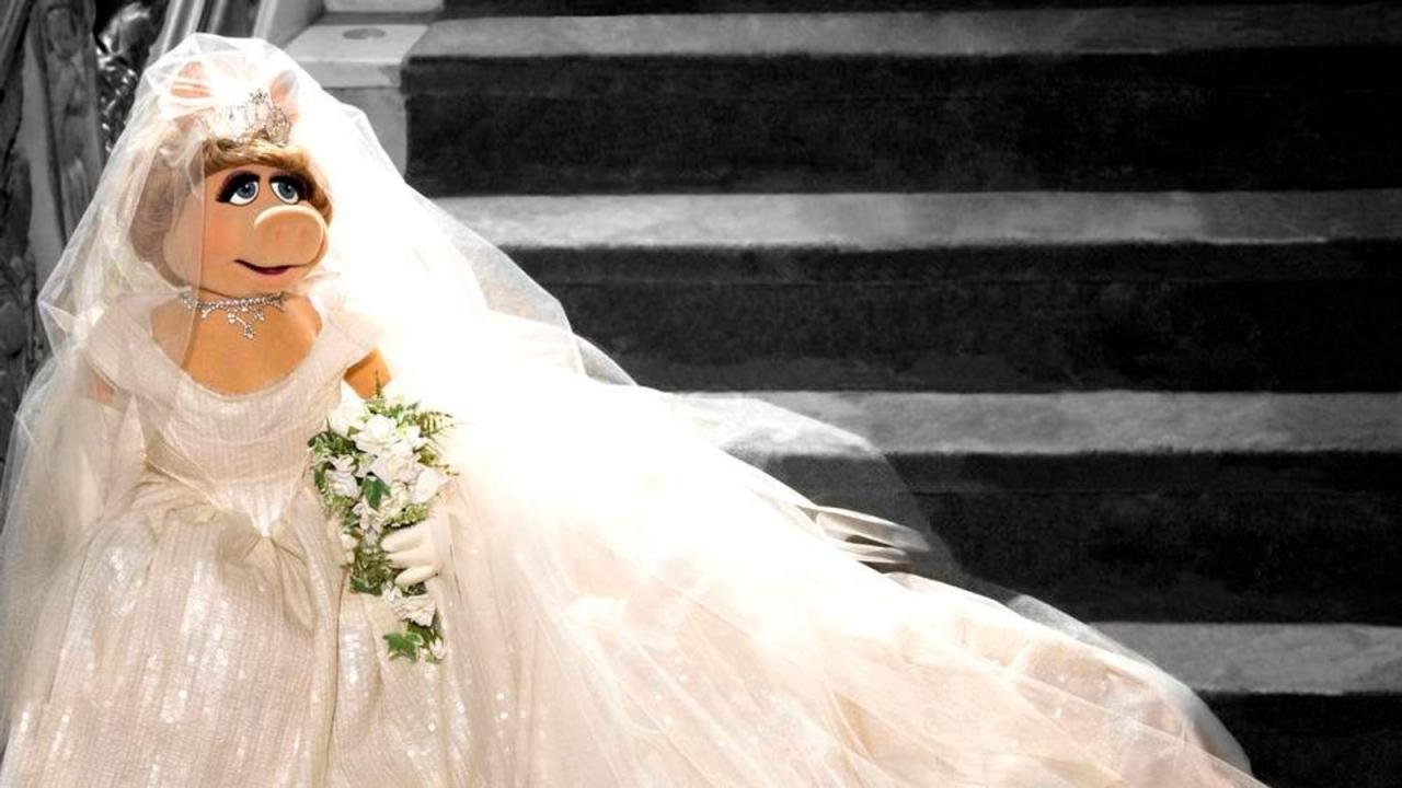 Miss piggy wedding dress