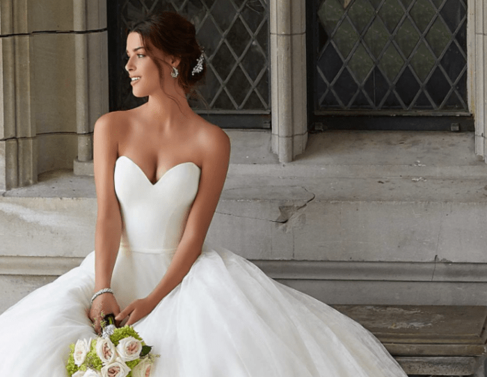 Hairstyles for strapless wedding dresses