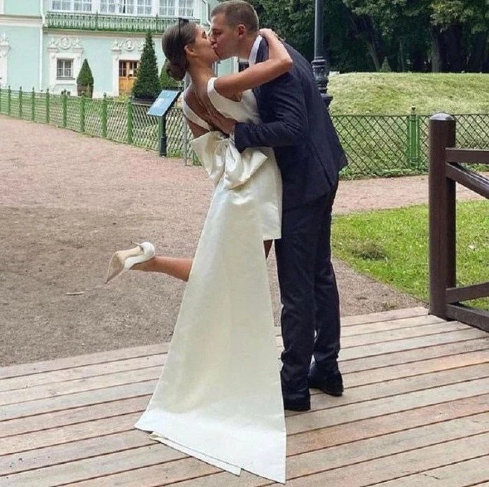 Wedding dress with bow at back