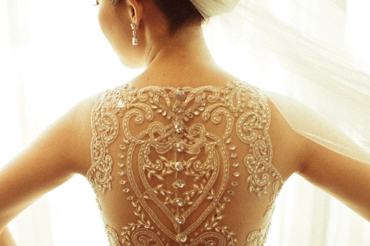 Wedding dress with buttons on back