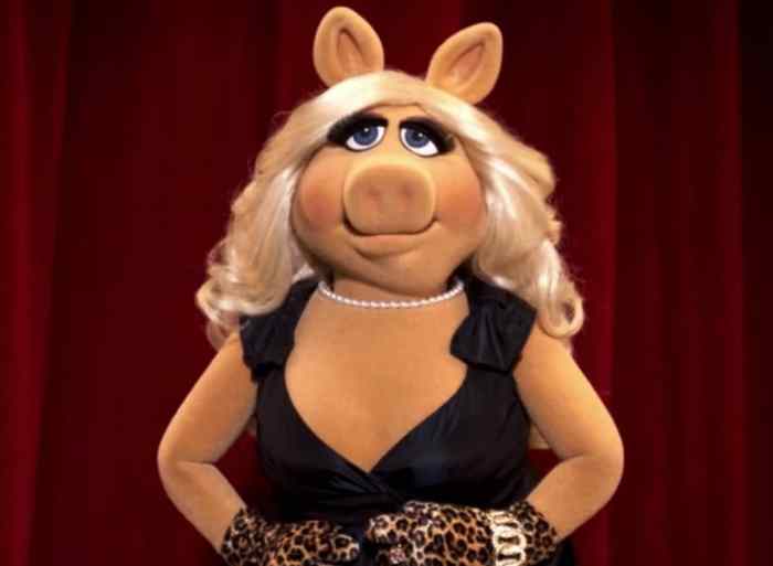 Miss piggy wedding dress